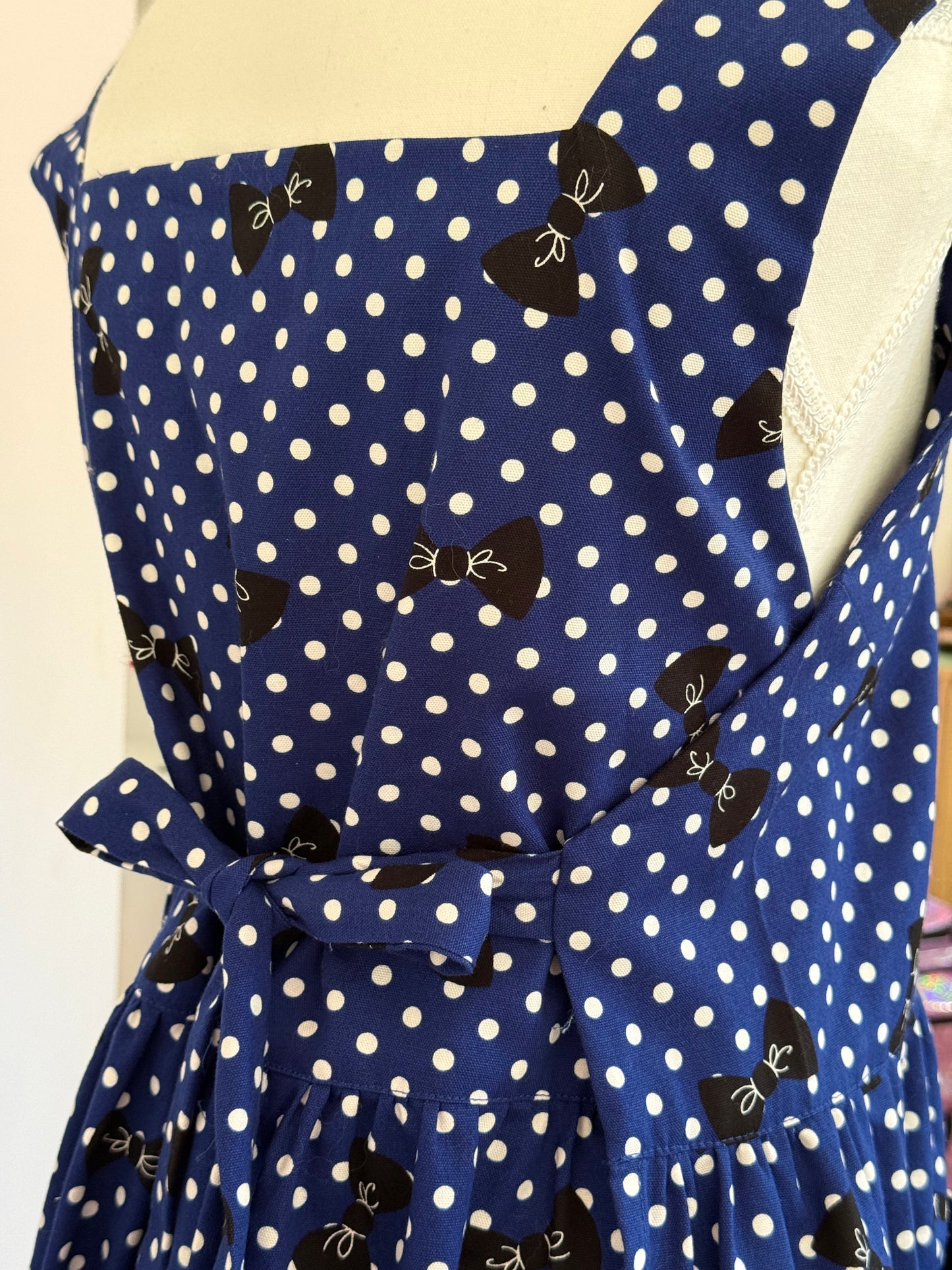 Maru apron - Blue Dotted Bows Japanese Cotton