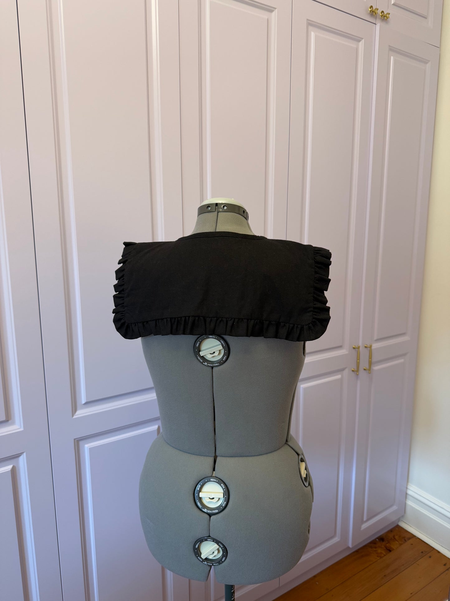 Madoka collar - Black Linen