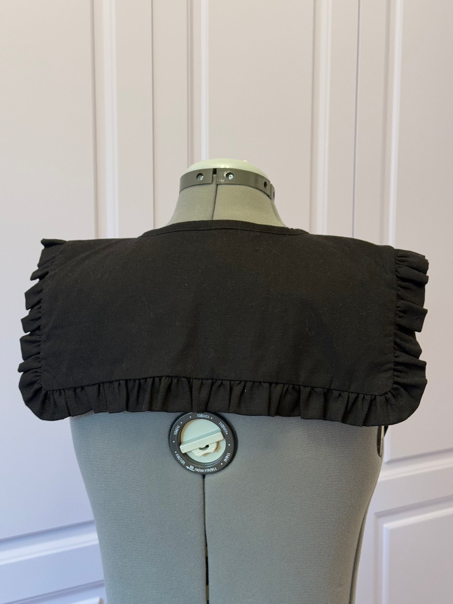 Madoka collar - Black Linen