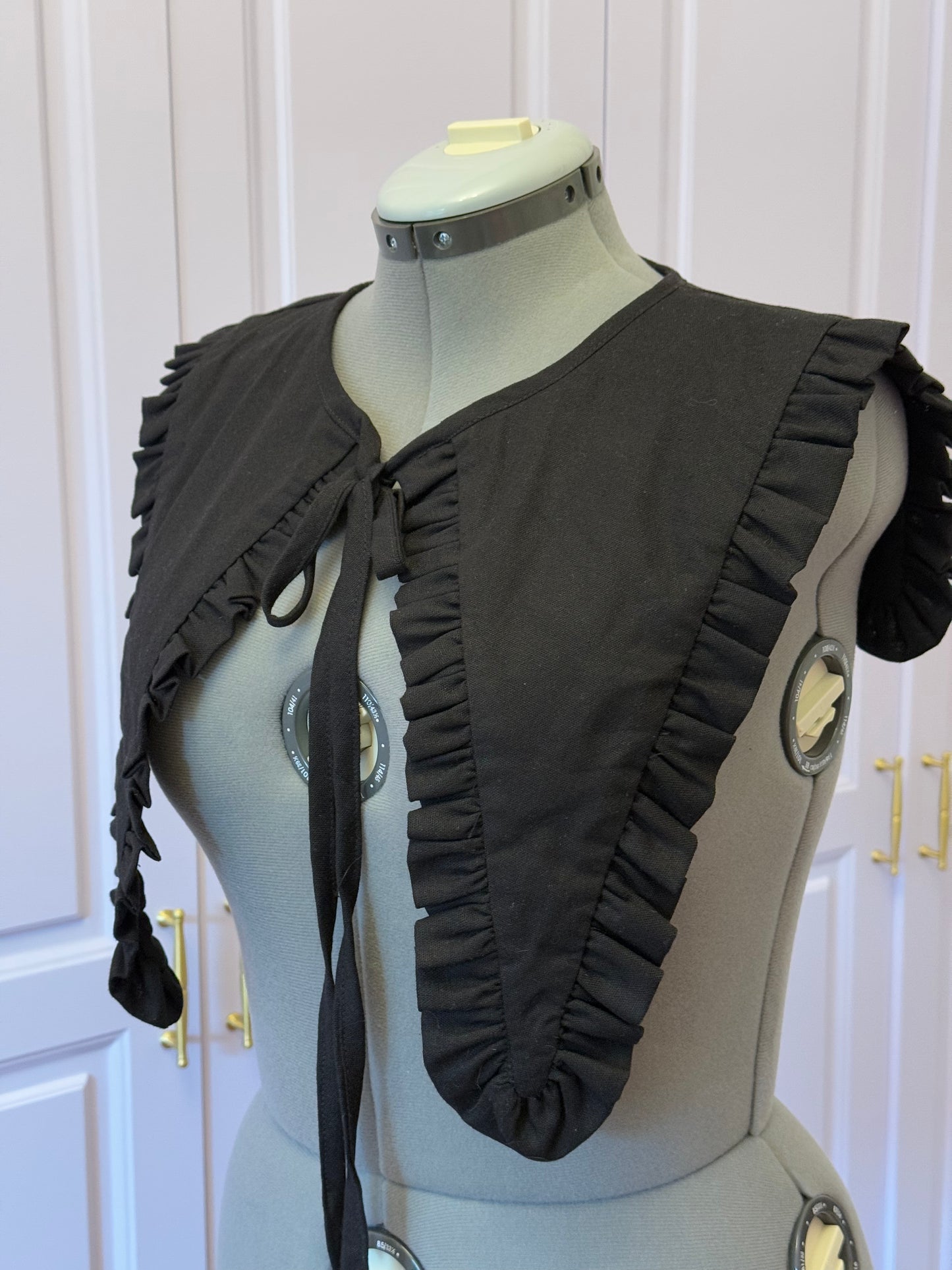 Madoka collar - Black Linen