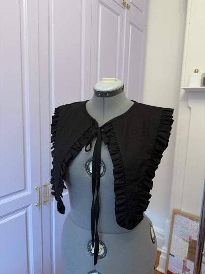 Madoka collar - Black Linen