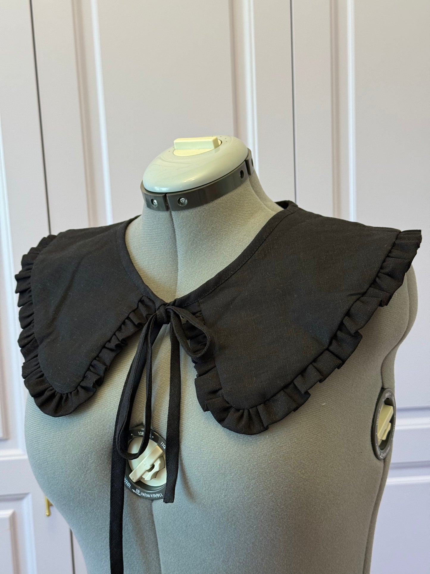 Triangle collar - Black Linen